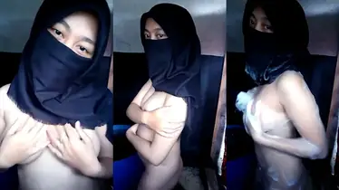 Tya Mandi Bugil Pakai Jilbab Hitam poster